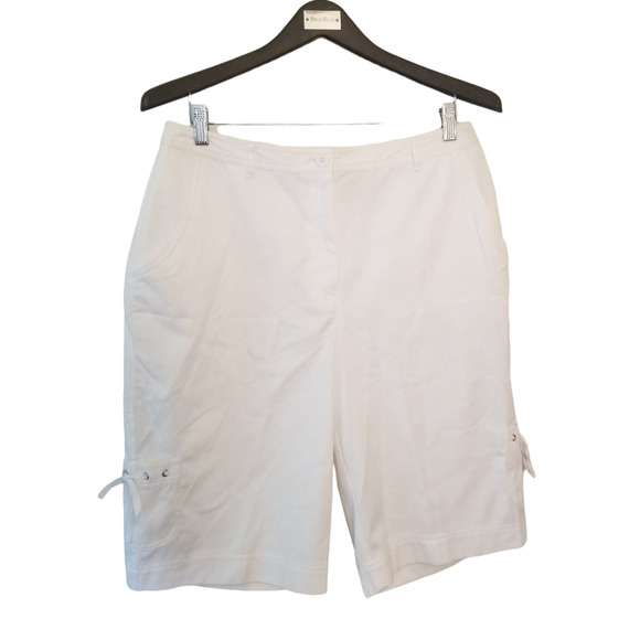 Studio Works White Capri Shorts Women's size 12P 32 Inseam 12 in NWT - Picture 1 of 10